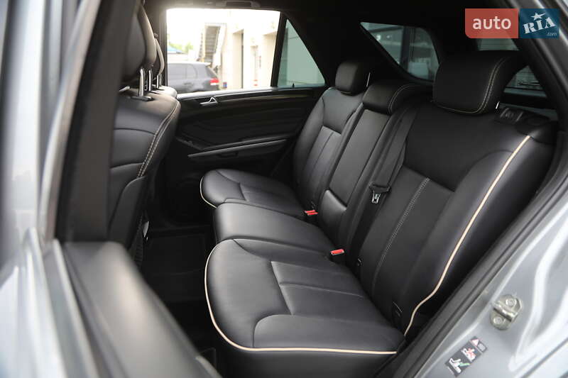 Позашляховик / Кросовер Mercedes-Benz M-Class 2011 в Харкові