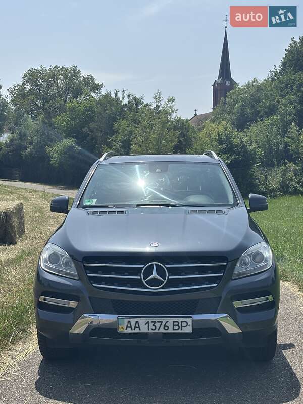 Внедорожник / Кроссовер Mercedes-Benz M-Class 2011 в Киеве