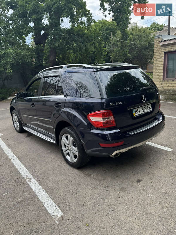 Позашляховик / Кросовер Mercedes-Benz M-Class 2010 в Одесі