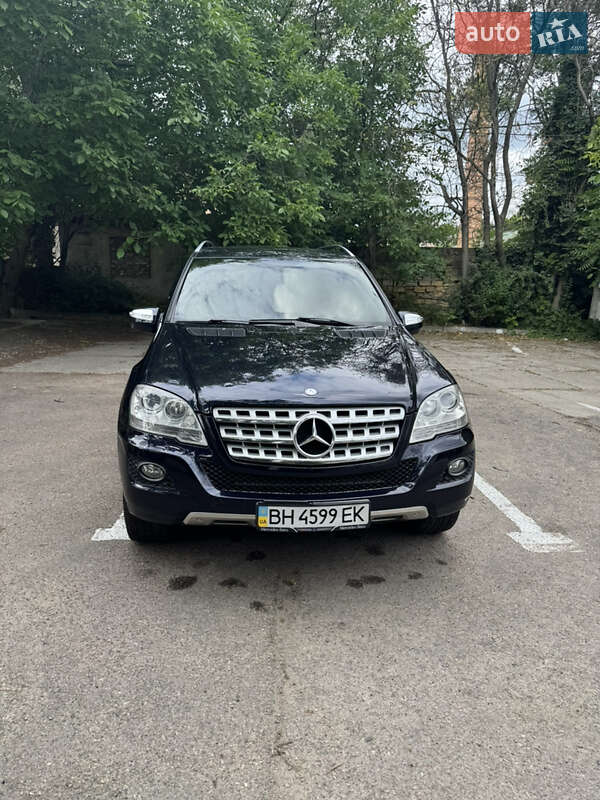 Позашляховик / Кросовер Mercedes-Benz M-Class 2010 в Одесі