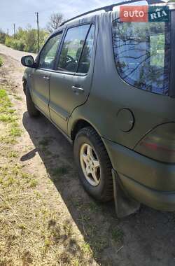 Внедорожник / Кроссовер Mercedes-Benz M-Class 2000 в 