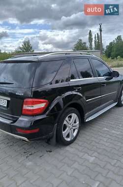 Внедорожник / Кроссовер Mercedes-Benz M-Class 2010 в 