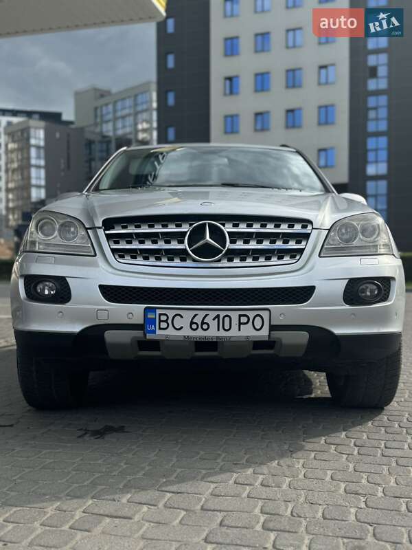 Внедорожник / Кроссовер Mercedes-Benz M-Class 2005 в 