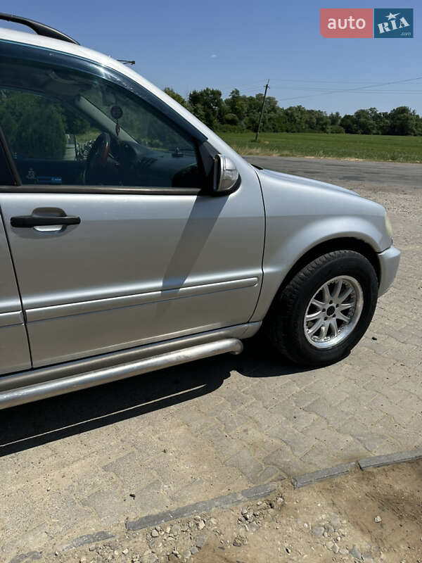 Внедорожник / Кроссовер Mercedes-Benz M-Class 2003 в Черновцах