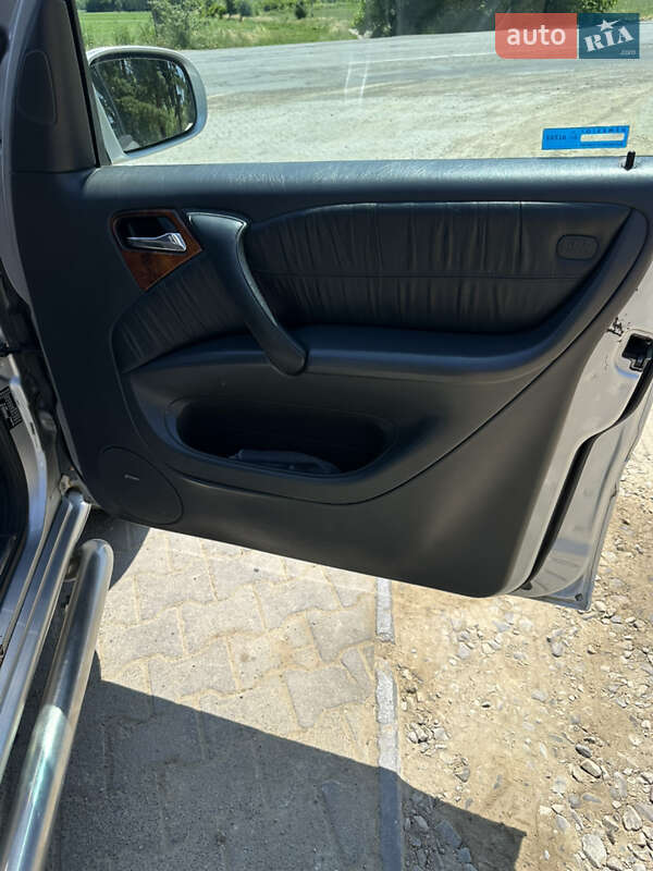 Внедорожник / Кроссовер Mercedes-Benz M-Class 2003 в Черновцах