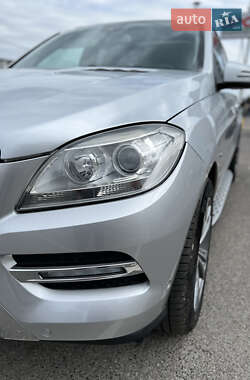 Внедорожник / Кроссовер Mercedes-Benz M-Class 2011 в 
