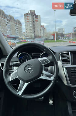 Внедорожник / Кроссовер Mercedes-Benz M-Class 2011 в 