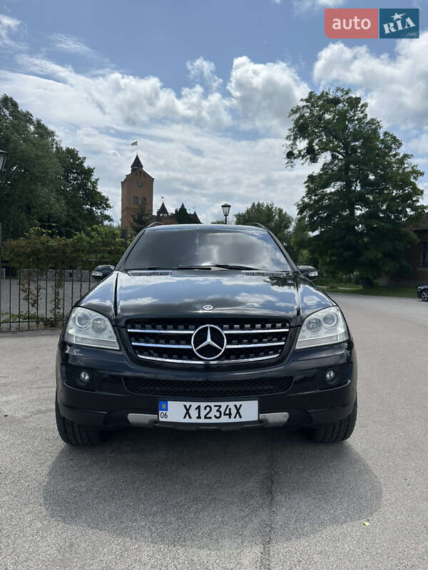 Mercedes-Benz M-Class 2005