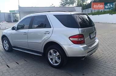 Позашляховик / Кросовер Mercedes-Benz M-Class 2006 в 