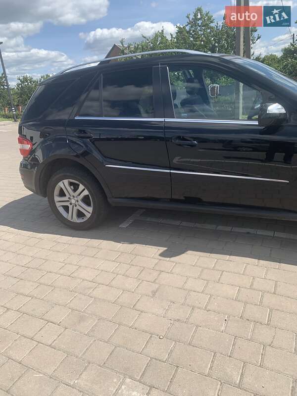 Позашляховик / Кросовер Mercedes-Benz M-Class 2010 в Луцьку