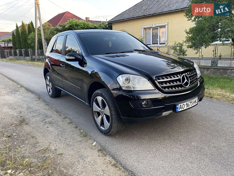 Внедорожник / Кроссовер Mercedes-Benz M-Class 2006 в 