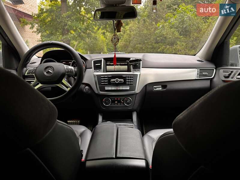 Внедорожник / Кроссовер Mercedes-Benz M-Class 2015 в Джулинке