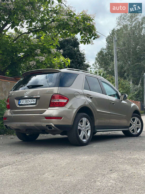 Позашляховик / Кросовер Mercedes-Benz M-Class 2009 в Києві