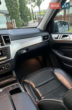 Внедорожник / Кроссовер Mercedes-Benz M-Class 2013 в 