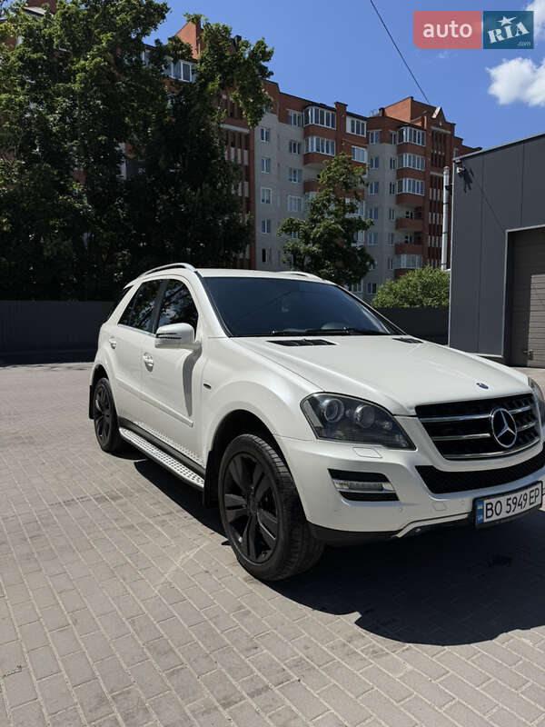 Внедорожник / Кроссовер Mercedes-Benz M-Class 2011 в Тернополе
