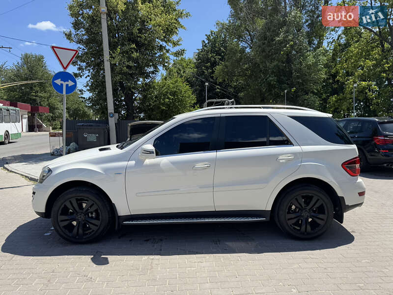 Внедорожник / Кроссовер Mercedes-Benz M-Class 2011 в Тернополе