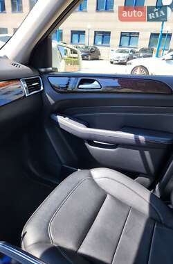 Позашляховик / Кросовер Mercedes-Benz M-Class 2013 в 
