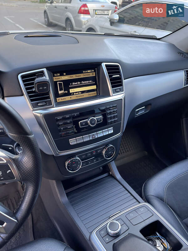 Позашляховик / Кросовер Mercedes-Benz M-Class 2012 в Києві