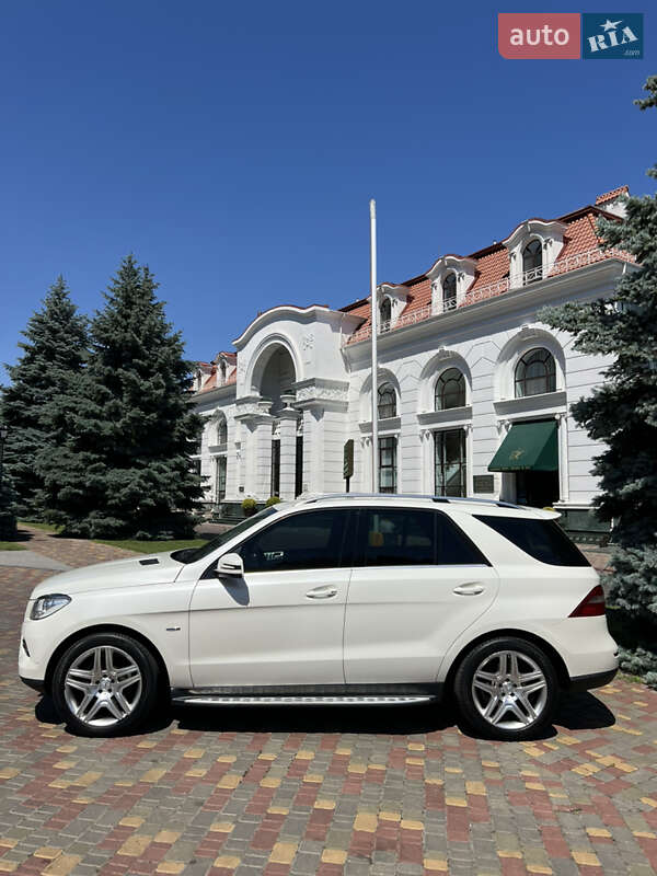 Внедорожник / Кроссовер Mercedes-Benz M-Class 2011 в Одессе