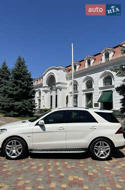 Внедорожник / Кроссовер Mercedes-Benz M-Class 2011 в 