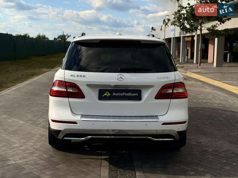 Внедорожник / Кроссовер Mercedes-Benz M-Class 2015 в Киеве