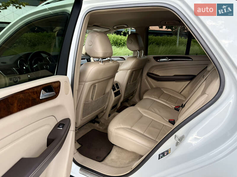 Внедорожник / Кроссовер Mercedes-Benz M-Class 2015 в Киеве