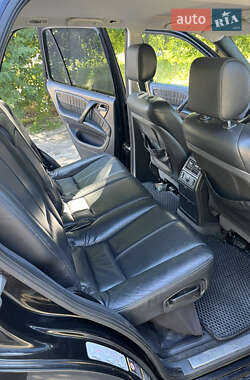 Позашляховик / Кросовер Mercedes-Benz M-Class 2004 в 