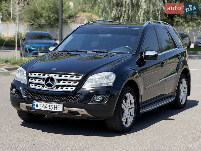 Mercedes-Benz M-Class 2010