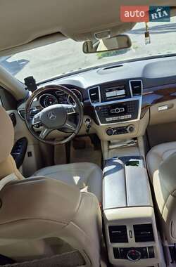 Позашляховик / Кросовер Mercedes-Benz M-Class 2013 в 