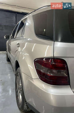 Внедорожник / Кроссовер Mercedes-Benz M-Class 2006 в 