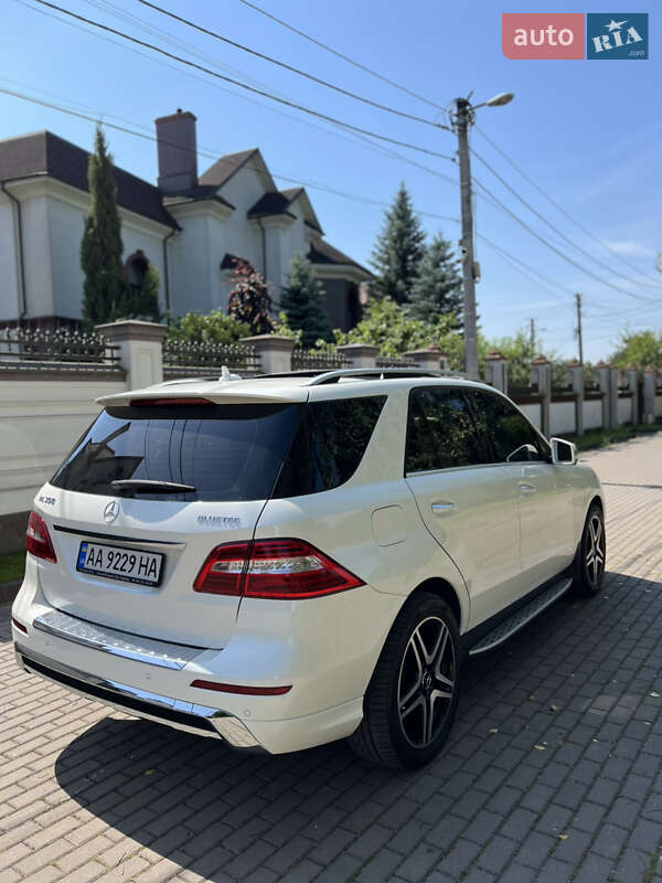 Позашляховик / Кросовер Mercedes-Benz M-Class 2012 в Рівному