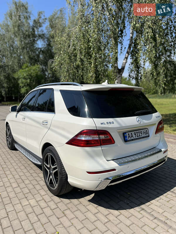Позашляховик / Кросовер Mercedes-Benz M-Class 2012 в Рівному