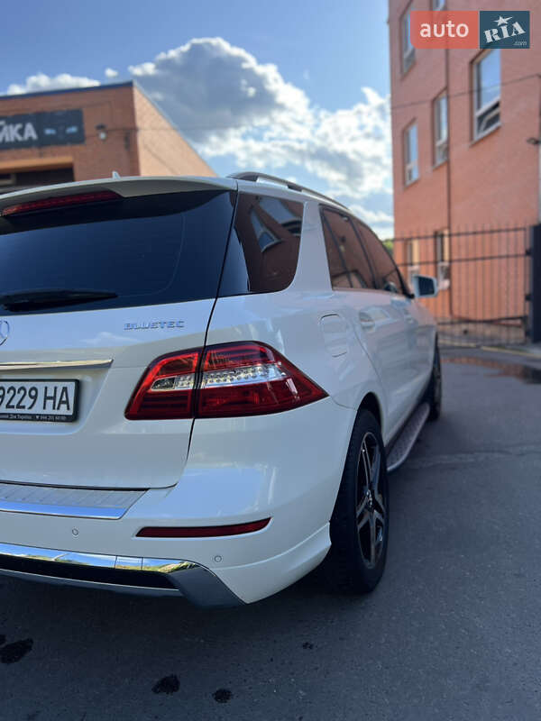 Позашляховик / Кросовер Mercedes-Benz M-Class 2012 в Рівному