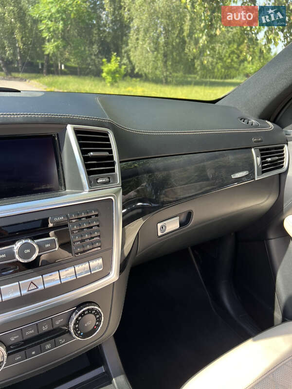 Позашляховик / Кросовер Mercedes-Benz M-Class 2012 в Рівному