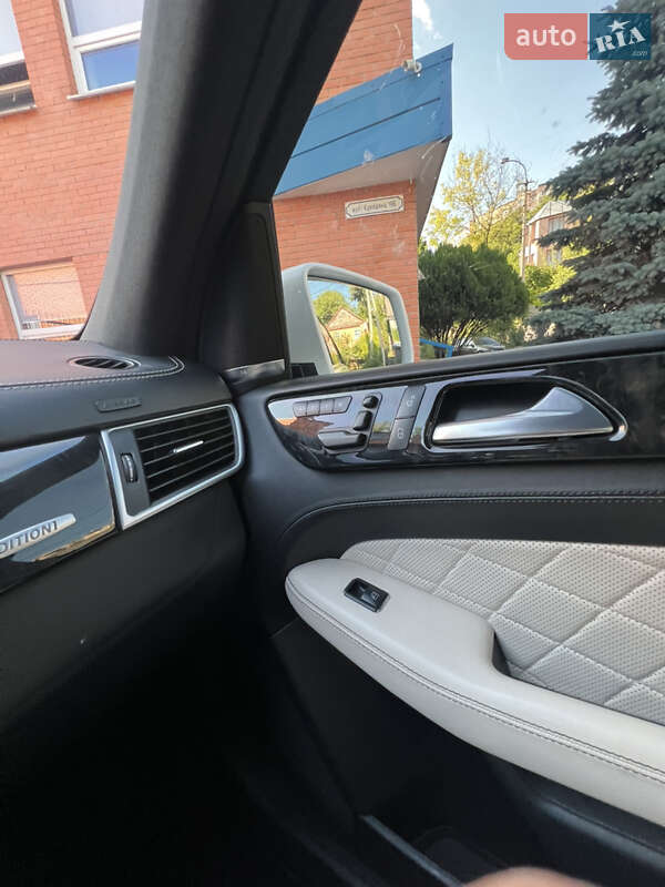 Позашляховик / Кросовер Mercedes-Benz M-Class 2012 в Рівному