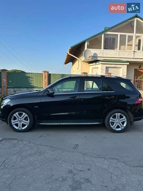 Позашляховик / Кросовер Mercedes-Benz M-Class 2012 в Путивлі
