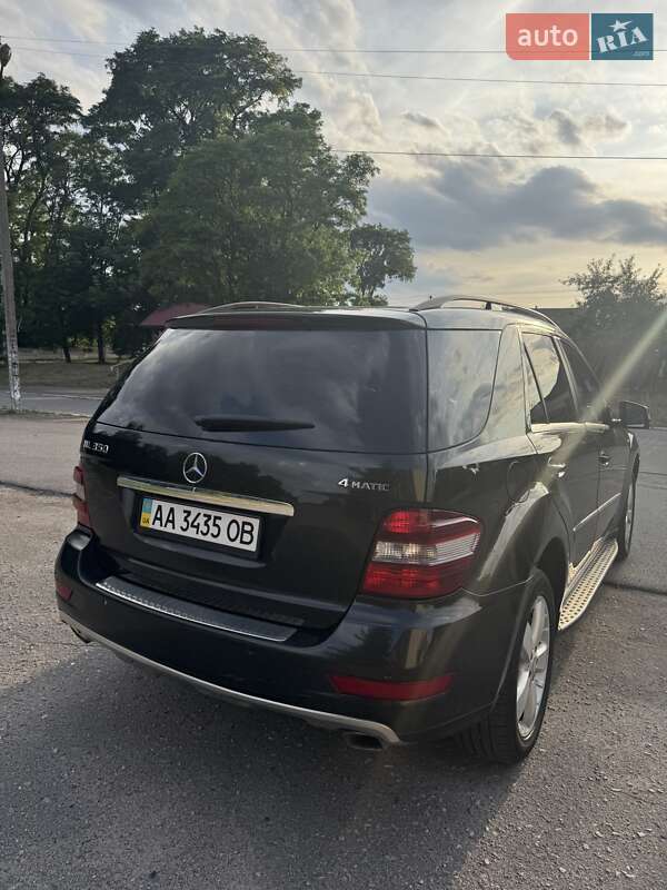 Позашляховик / Кросовер Mercedes-Benz M-Class 2011 в Києві