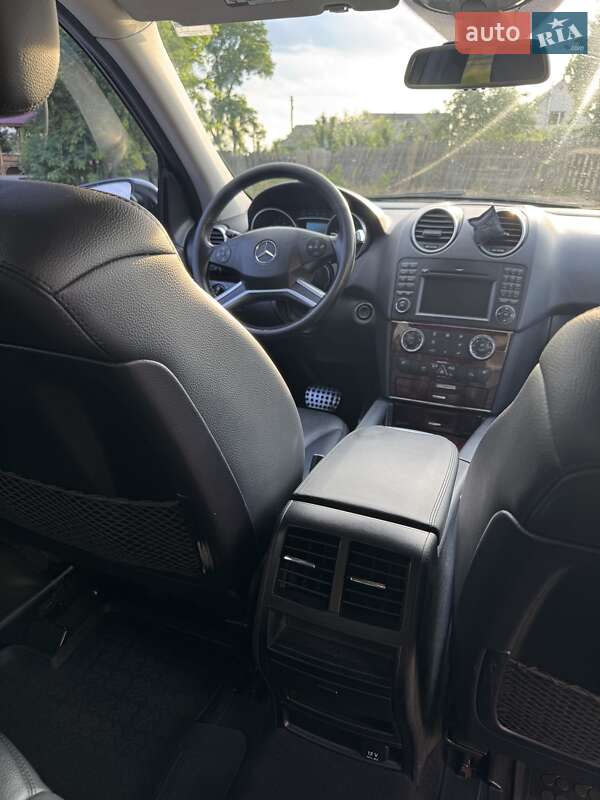Позашляховик / Кросовер Mercedes-Benz M-Class 2011 в Києві