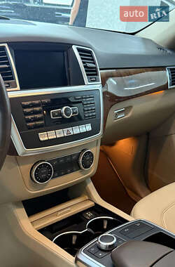 Внедорожник / Кроссовер Mercedes-Benz M-Class 2013 в 