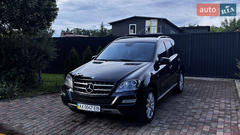 Позашляховик / Кросовер Mercedes-Benz M-Class 2011 в Києві