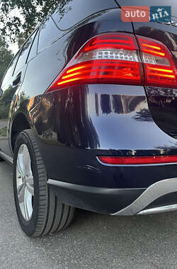 Позашляховик / Кросовер Mercedes-Benz M-Class 2014 в 