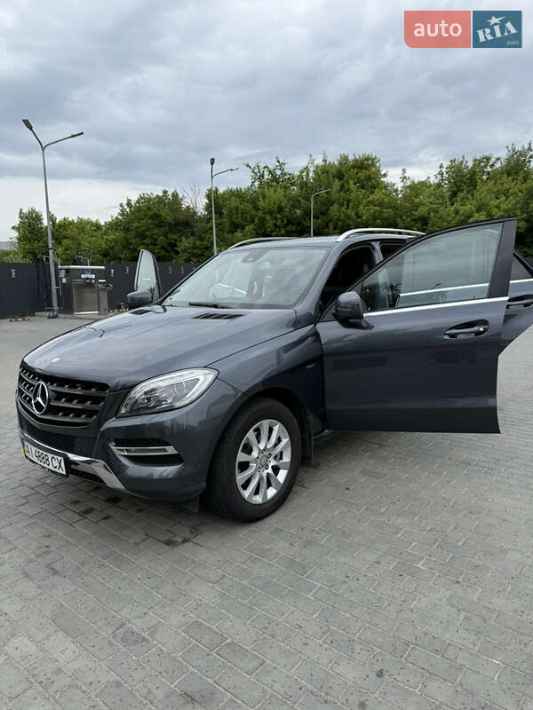 Позашляховик / Кросовер Mercedes-Benz M-Class 2012 в 