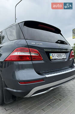 Позашляховик / Кросовер Mercedes-Benz M-Class 2012 в 