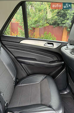 Позашляховик / Кросовер Mercedes-Benz M-Class 2012 в 