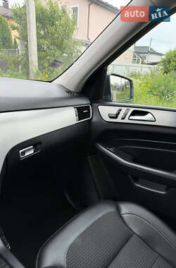 Позашляховик / Кросовер Mercedes-Benz M-Class 2012 в 