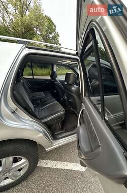 Позашляховик / Кросовер Mercedes-Benz M-Class 2005 в 