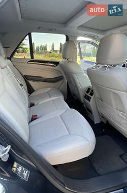 Позашляховик / Кросовер Mercedes-Benz M-Class 2013 в 