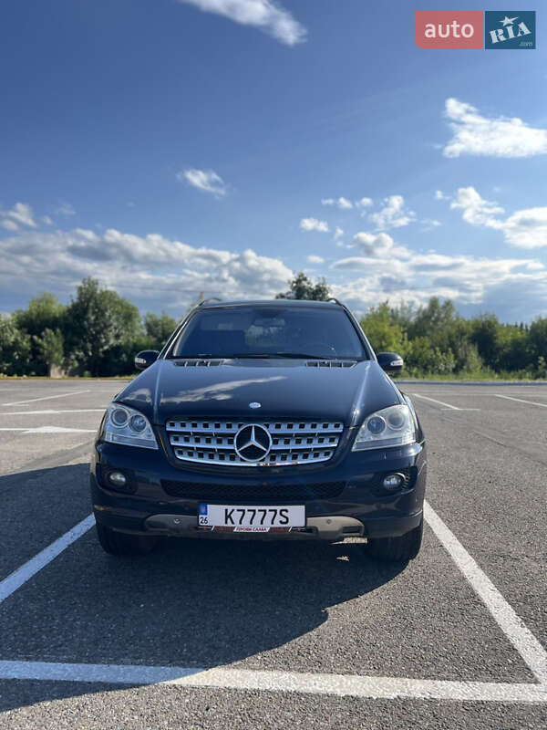 Внедорожник / Кроссовер Mercedes-Benz M-Class 2005 в Черновцах