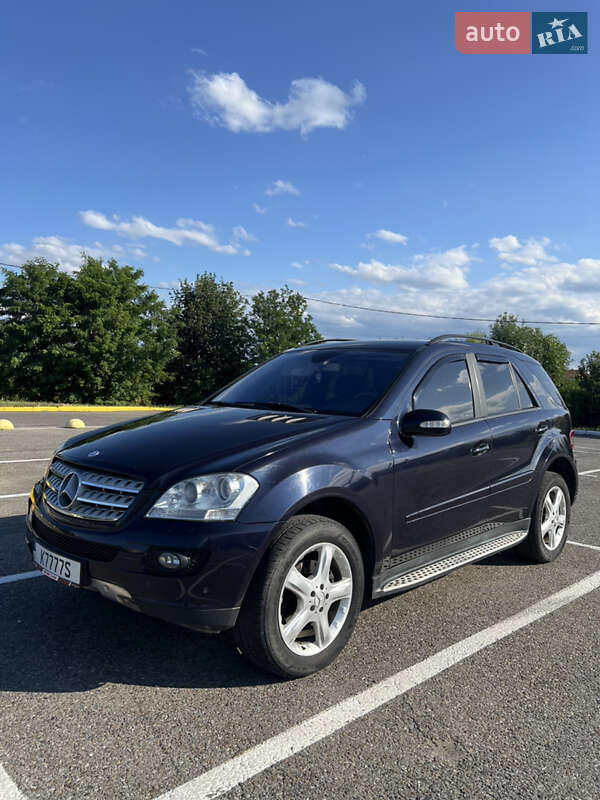 Внедорожник / Кроссовер Mercedes-Benz M-Class 2005 в Черновцах