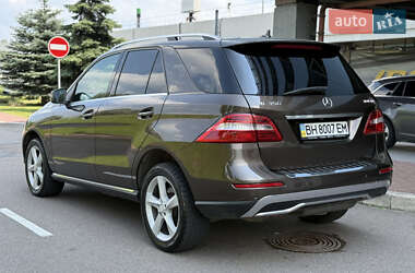 Позашляховик / Кросовер Mercedes-Benz M-Class 2013 в 